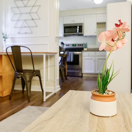 דורהאם Dapper Digs - King Bed - Long Term Stays - Duke מראה חיצוני תמונה